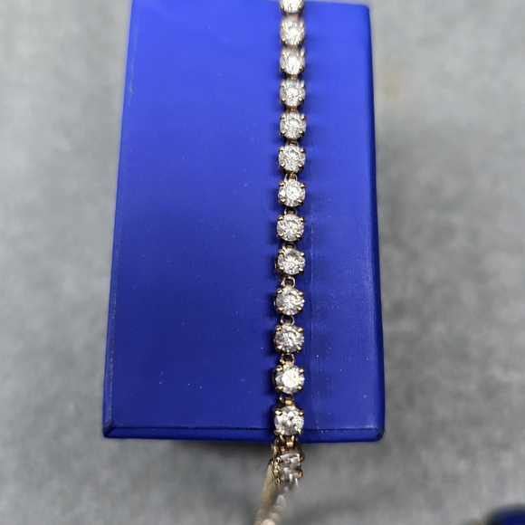 Vintage 14K Yellow Gold 4 Prong Tennis Bracelet - Picture 8 of 9